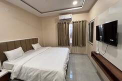 POP 84568C Oyo Hotel Expression, Indore