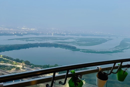Cloud9 Stay At Supernova Noida