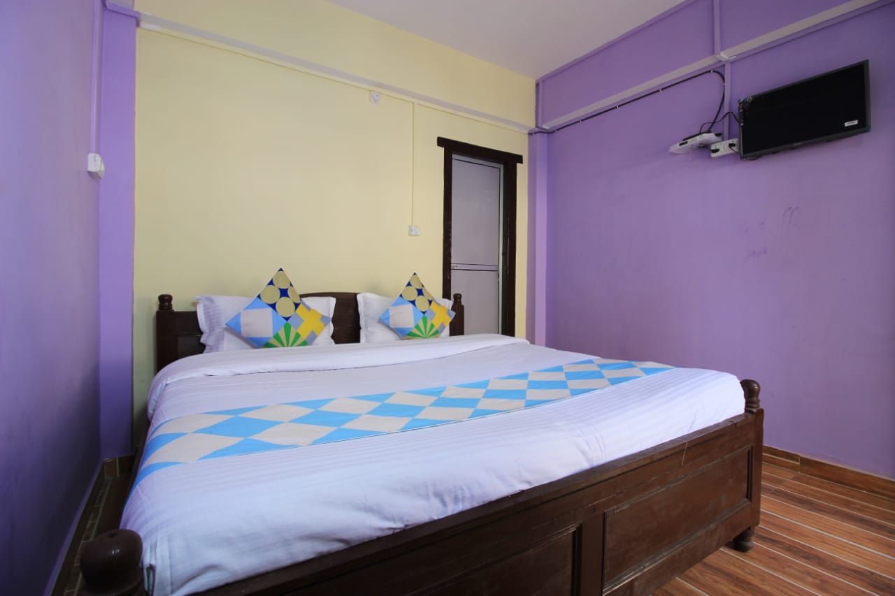 SHRI SAI GUEST HOUSE - Tap to explore photos