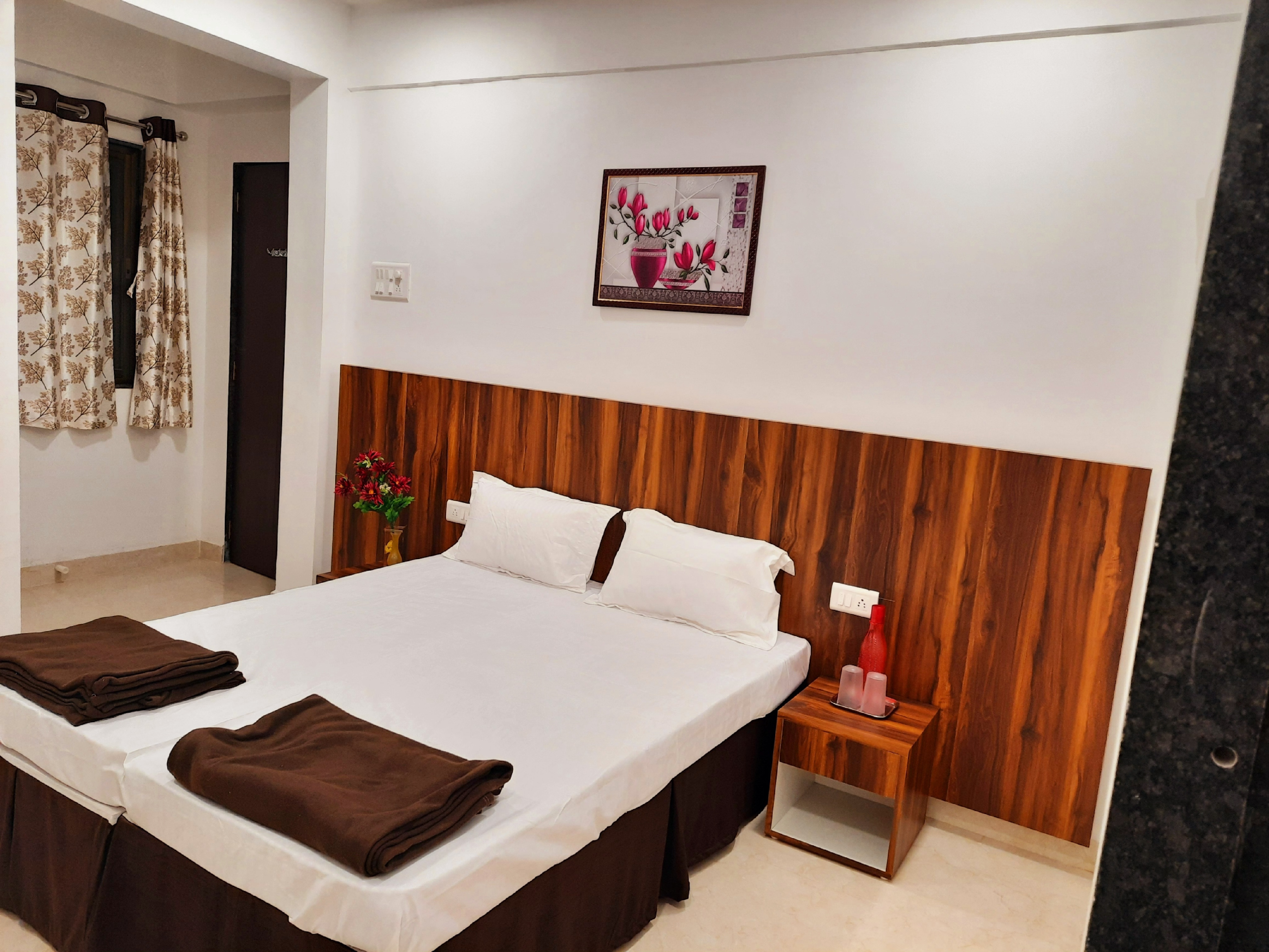Deluxe AC Room 1
