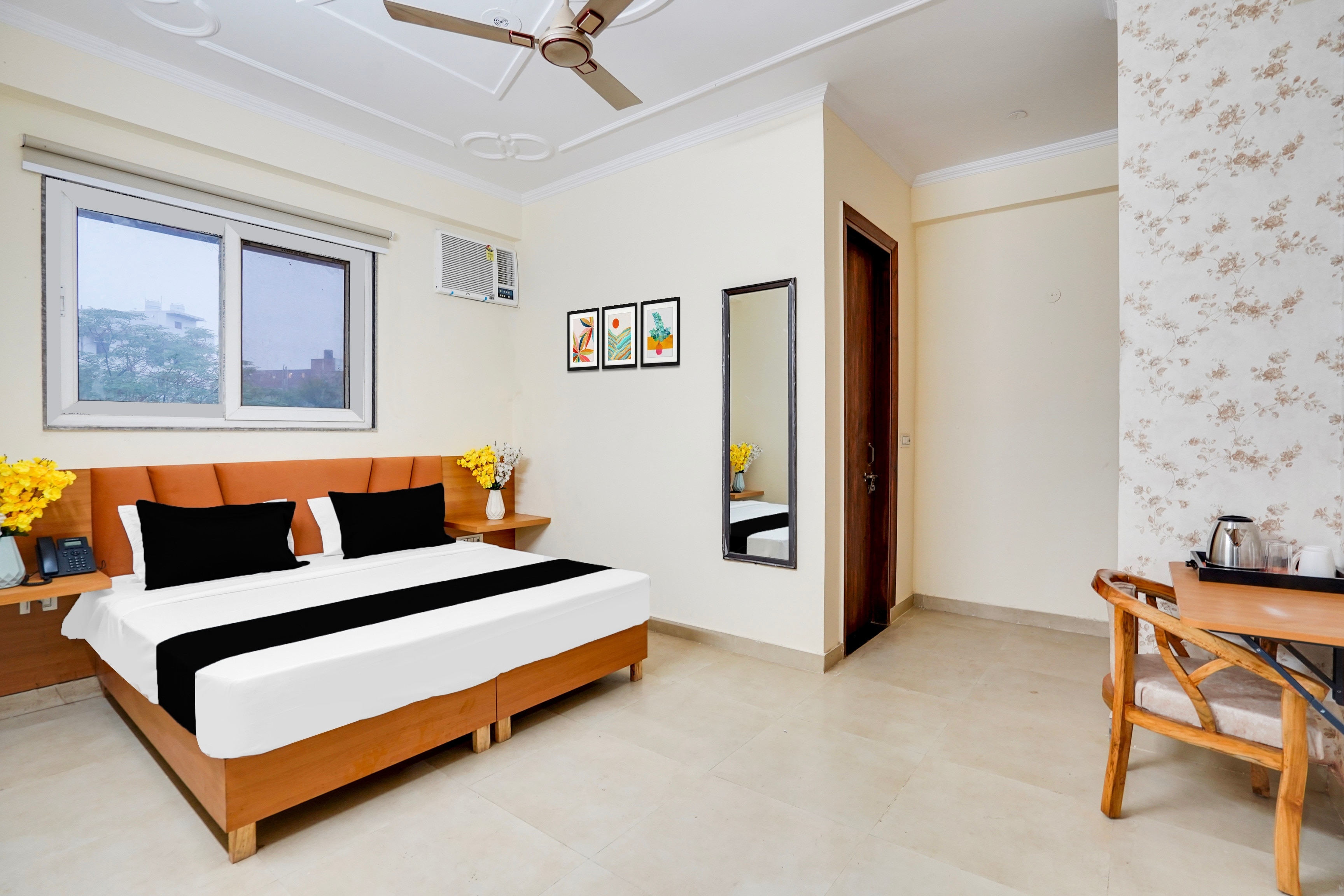 Townhouse Sector 121 Noida - Tap to explore photos