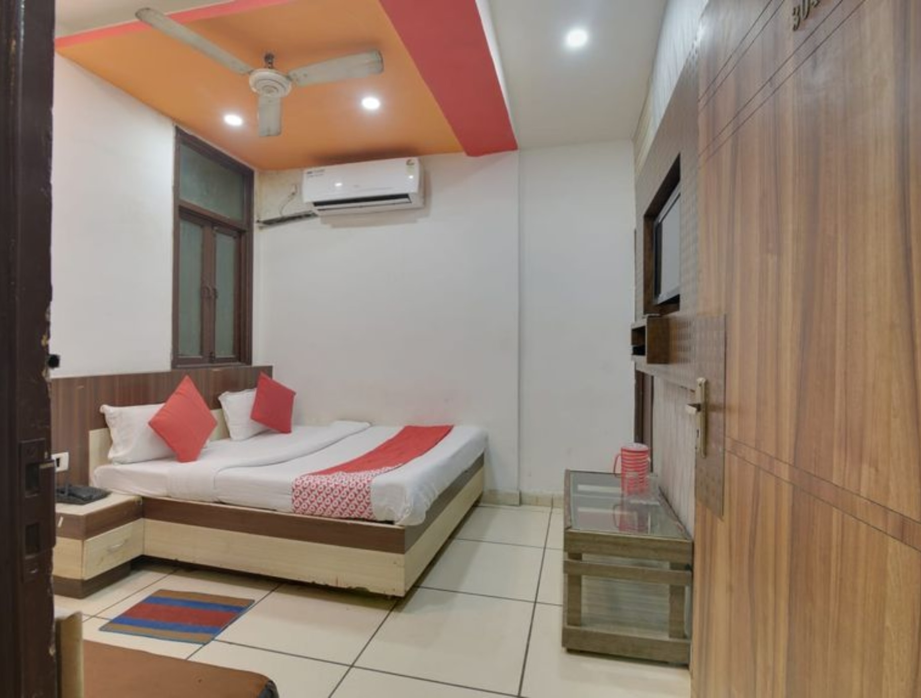 Hotel Shiv Shakti - Tap to explore photos