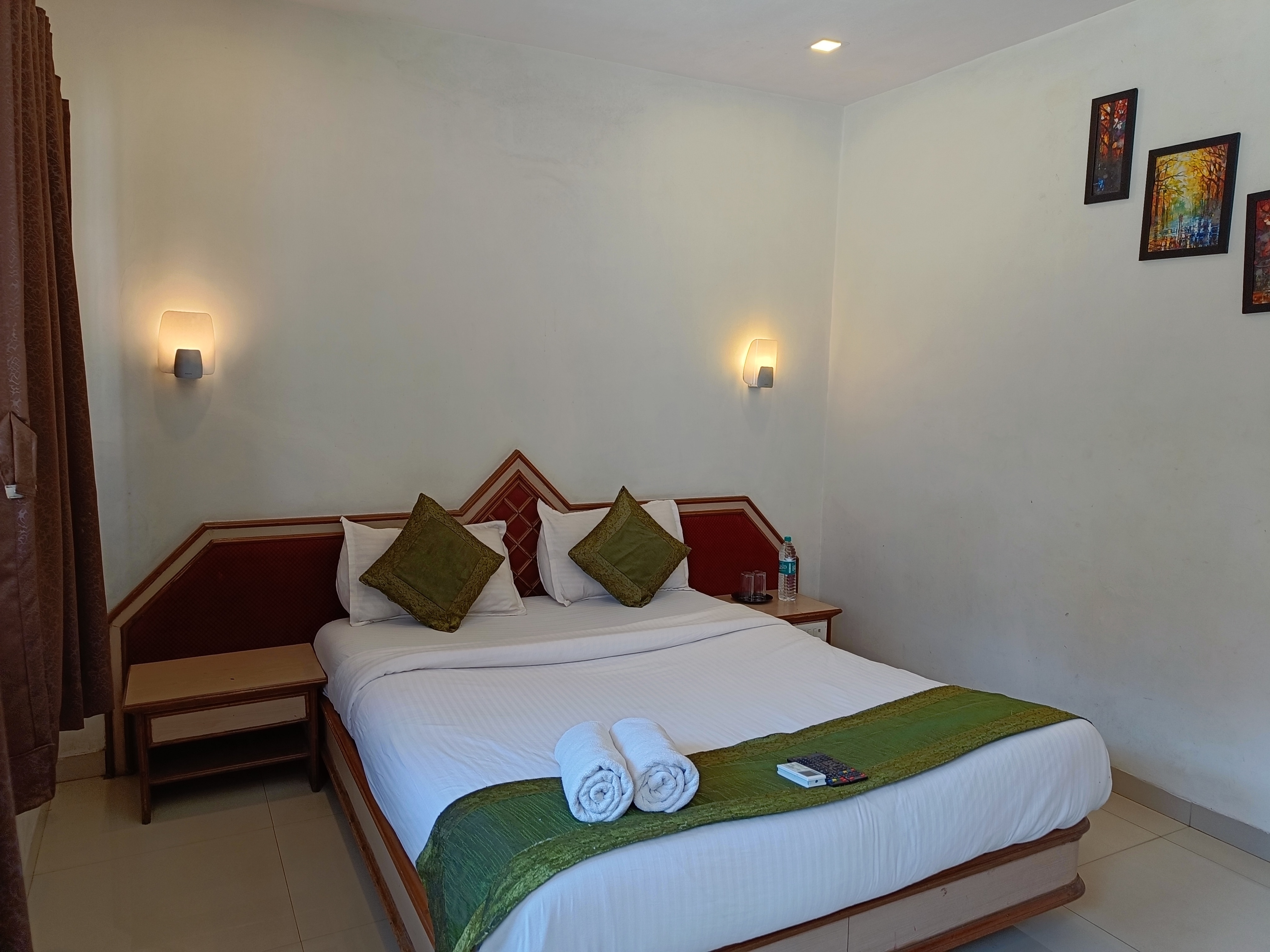 Hotel Jambhale Palace - Tap to explore photos