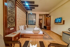 Hill House | Room & Restaurant, Manali