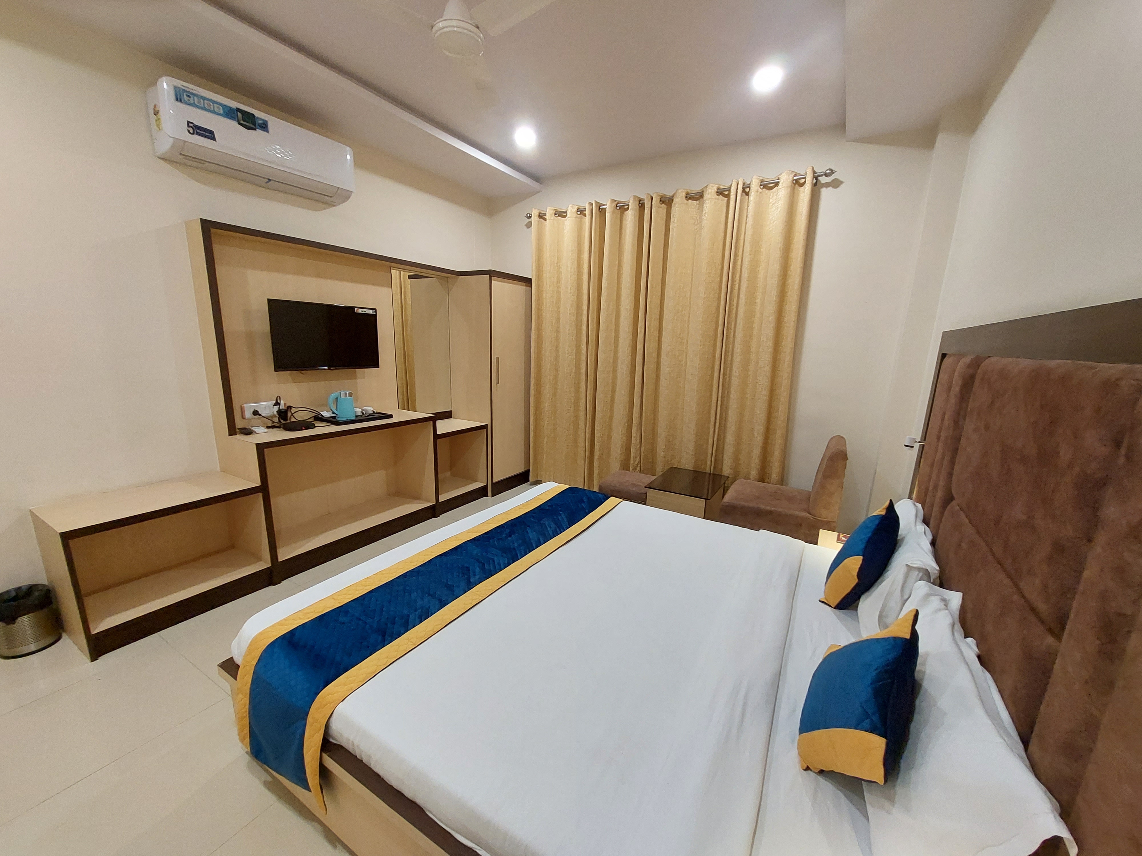 Hotel Vrinda - Tap to explore photos