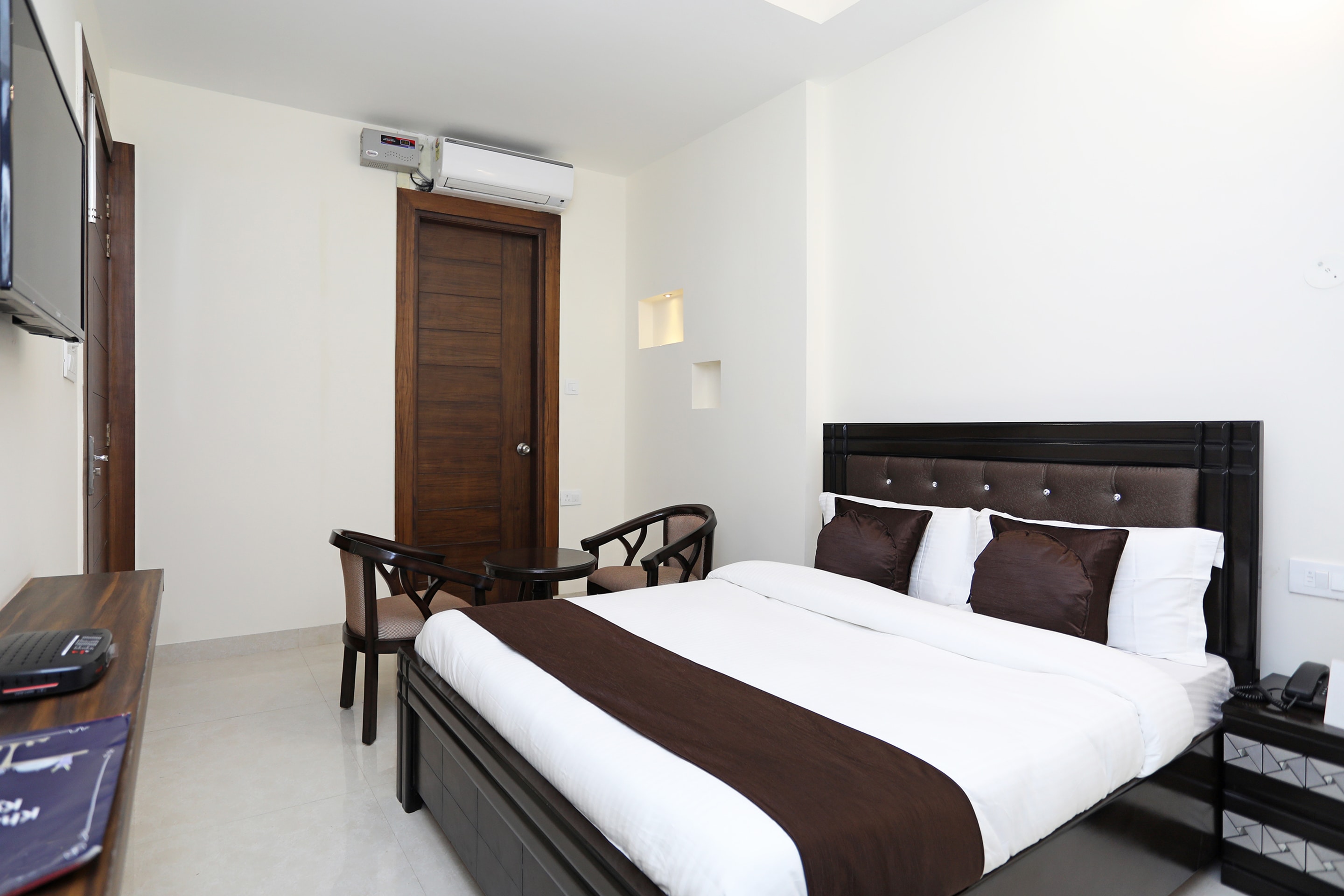 Super Hotel O Royal Inn - Tap to explore photos