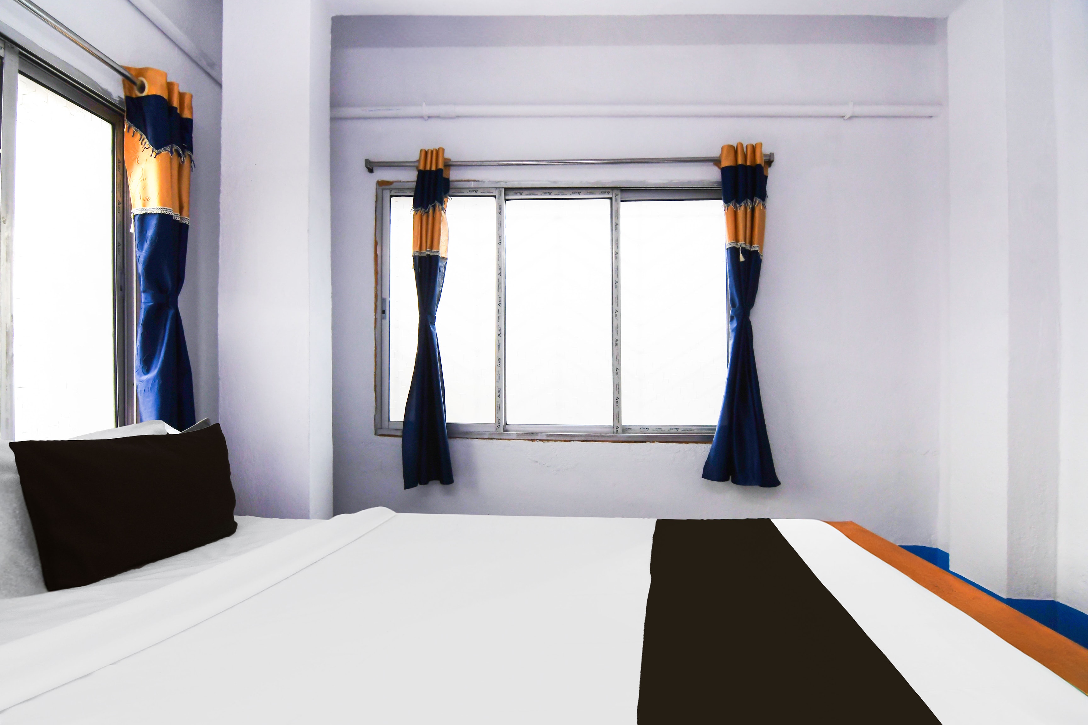 SPOT ON Milan Guest House - Tap to explore photos