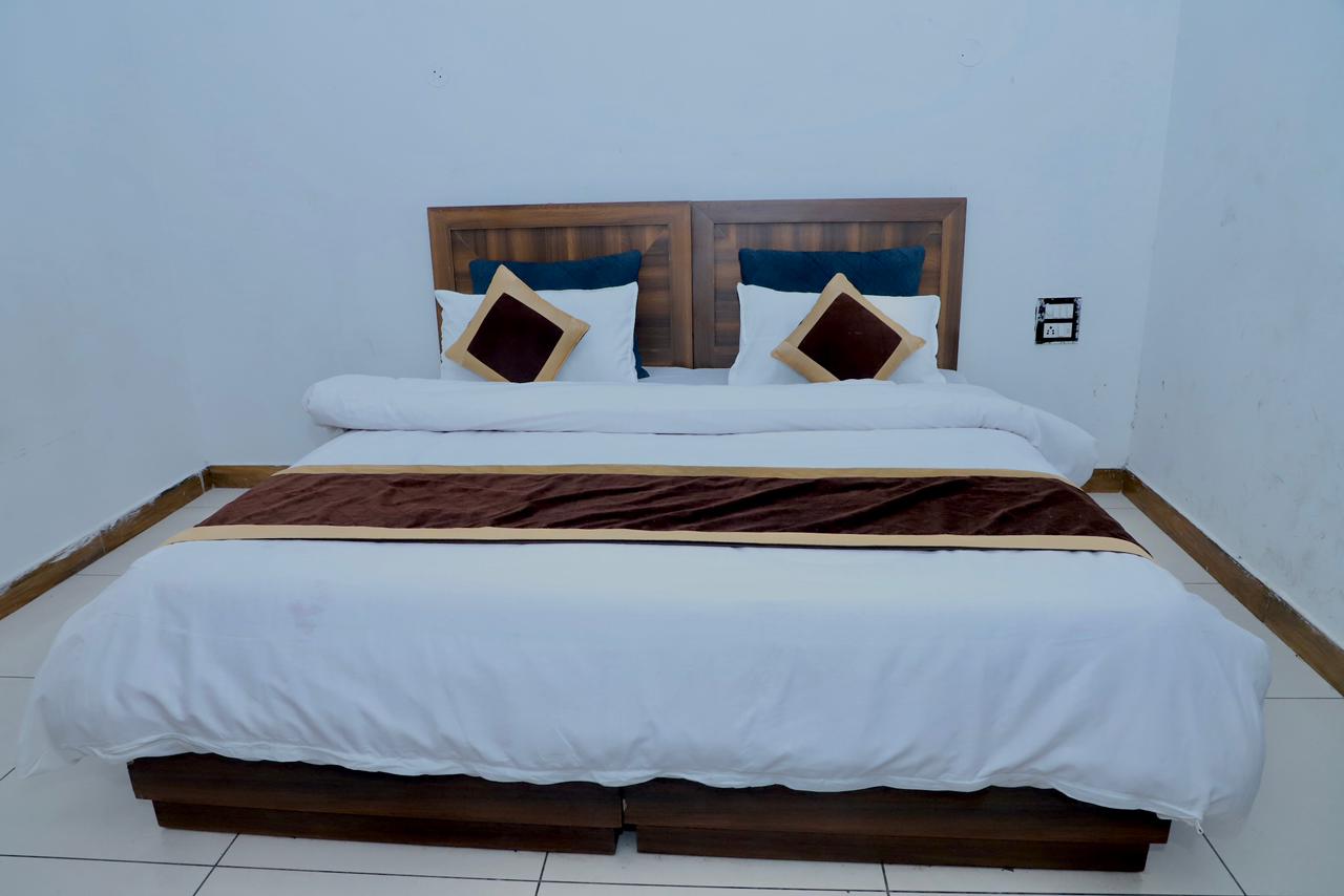 HOTEL BLUE STARS Karnal - Tap to explore photos