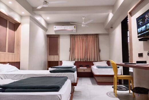 Hotel Dhanashri