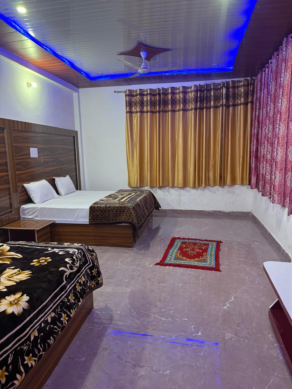 Hotel Sharda Palace - Tap to explore photos