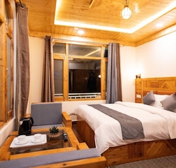 Elite Room Valley View