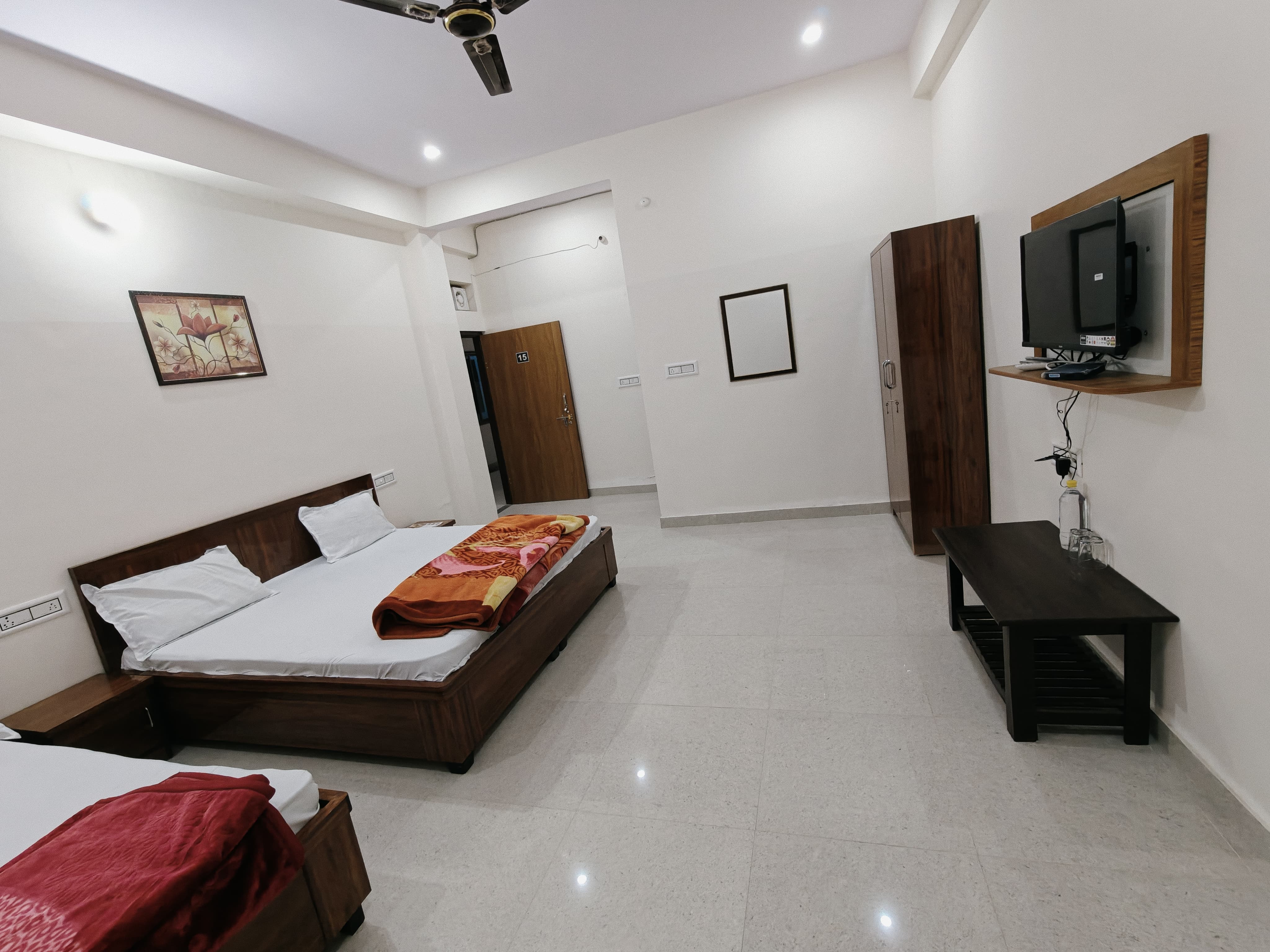 Shree Balaji Guest House - Tap to explore photos