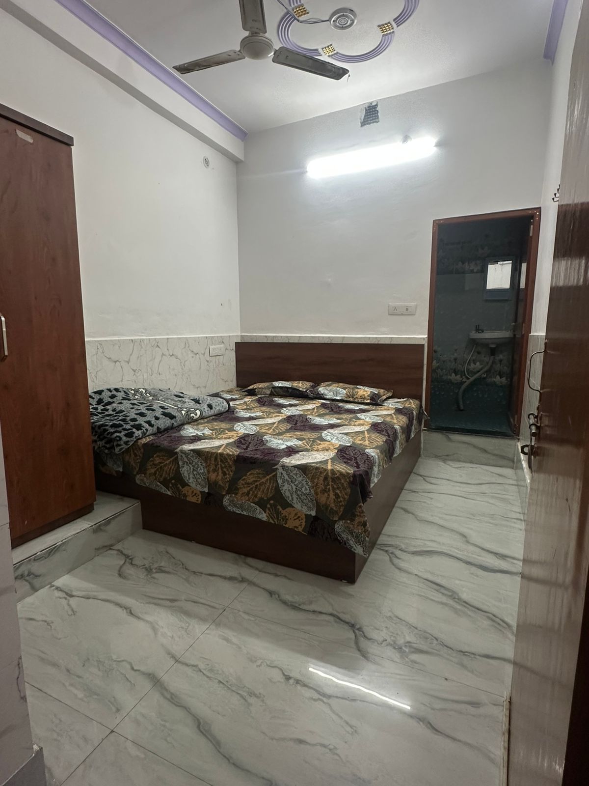 Shri Sitaram Guest House By GRB - Tap to explore photos