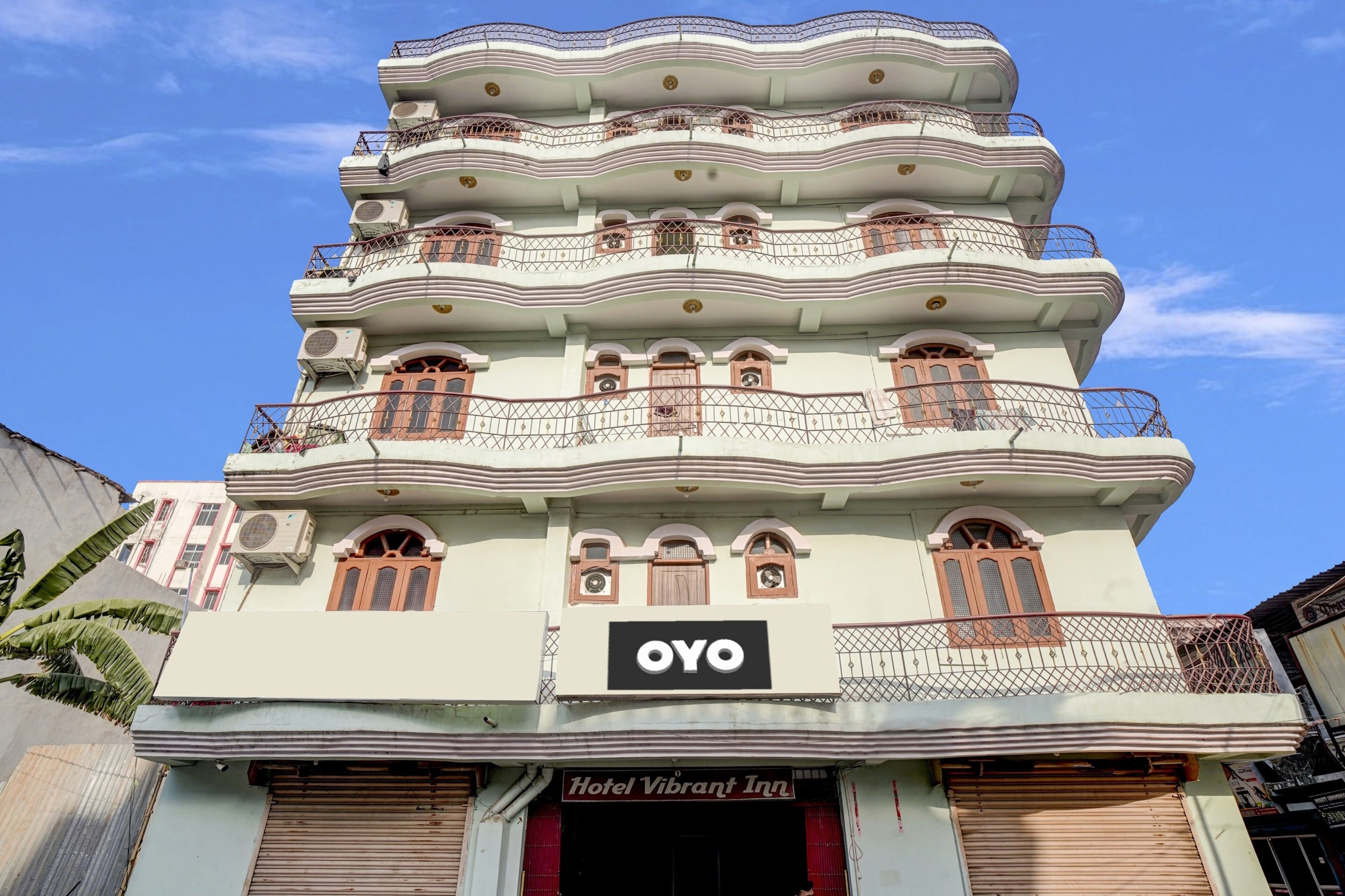 OYO Flagship Hotel Vibrant Inn Saguna - Tap to explore photos