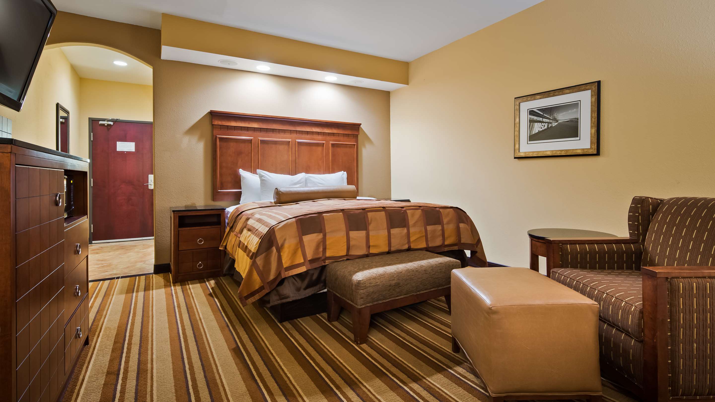 Best Western Premier KC Speedway Inn & Suites - Tap to explore photos