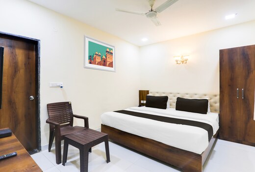OYO 826985 Manglam Hotel