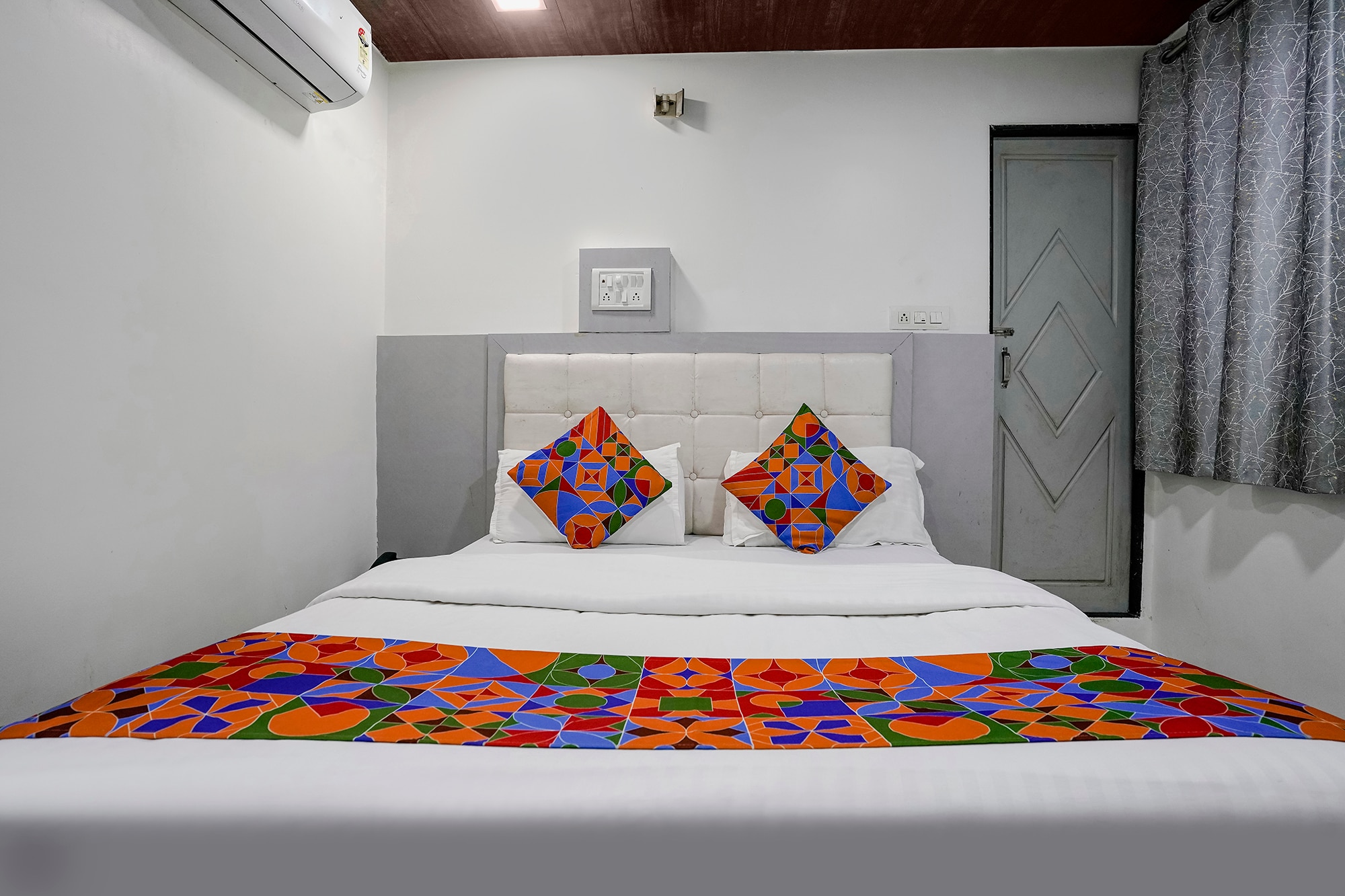 FabExpress Park Residency - Nr. Mumbai International Airport - Tap to explore photos