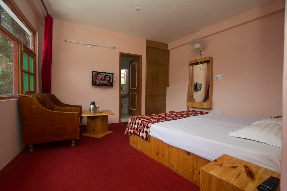 Himanshu Resorts (5 Min walking from Mall Road) - Tap to explore photos