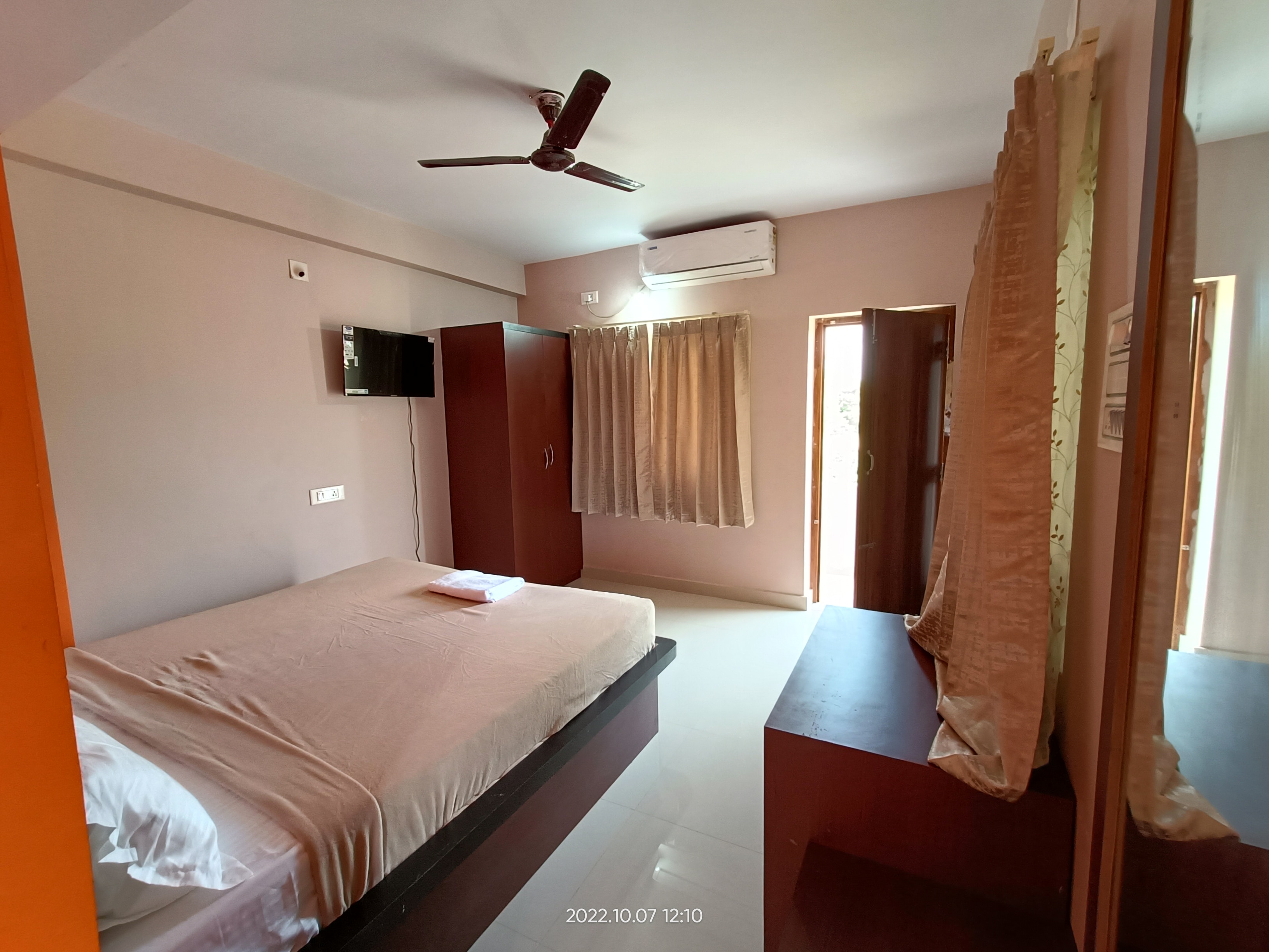Hotel Suryamani - Tap to explore photos