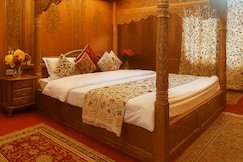 Floating shanghai group of houseboat, Srinagar