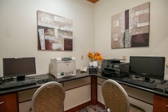 Holiday Inn Express and Suites Bakersfield Central, Tijuana