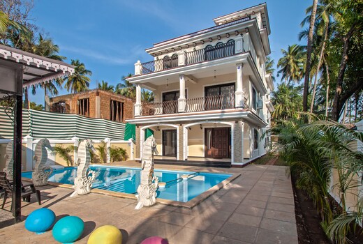 Villa Calangute Phase 10 - 9BHK family mansion with private Pool
