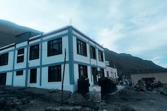 NORZOM HOME STAY, Tosh