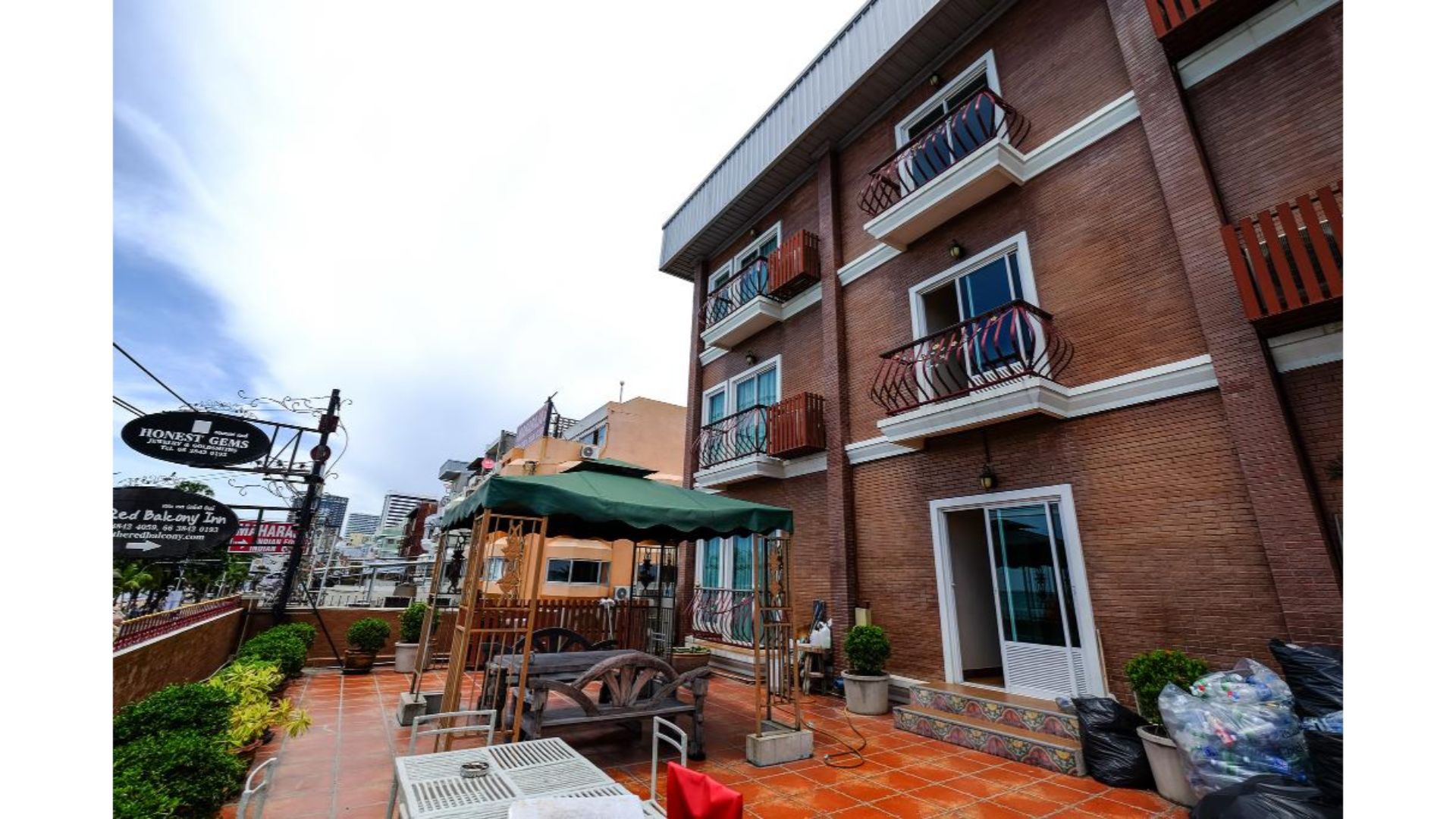 The Red Balcony Inn 𝗕𝗢𝗢𝗞 Pattaya Hotel 𝘄𝗶𝘁𝗵 𝗙𝗥𝗘𝗘  𝗖𝗮𝗻𝗰𝗲𝗹𝗹𝗮𝘁𝗶𝗼𝗻