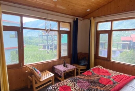 Voyageur Nest Baror