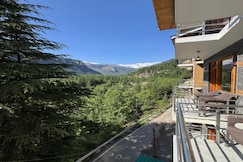 Le Massif by Valley of Apple, Manali