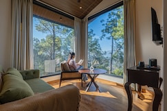 SaffronStays The Unwind Chalet: Boho Bliss Suite, Ranikhet
