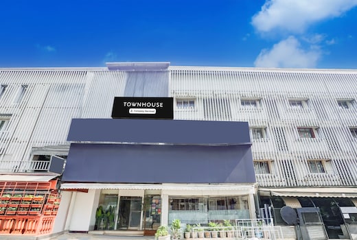 Super Townhouse Khar The Habitat