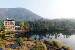 RIVER BAY ATHIRAPPILLY, Chalakudy