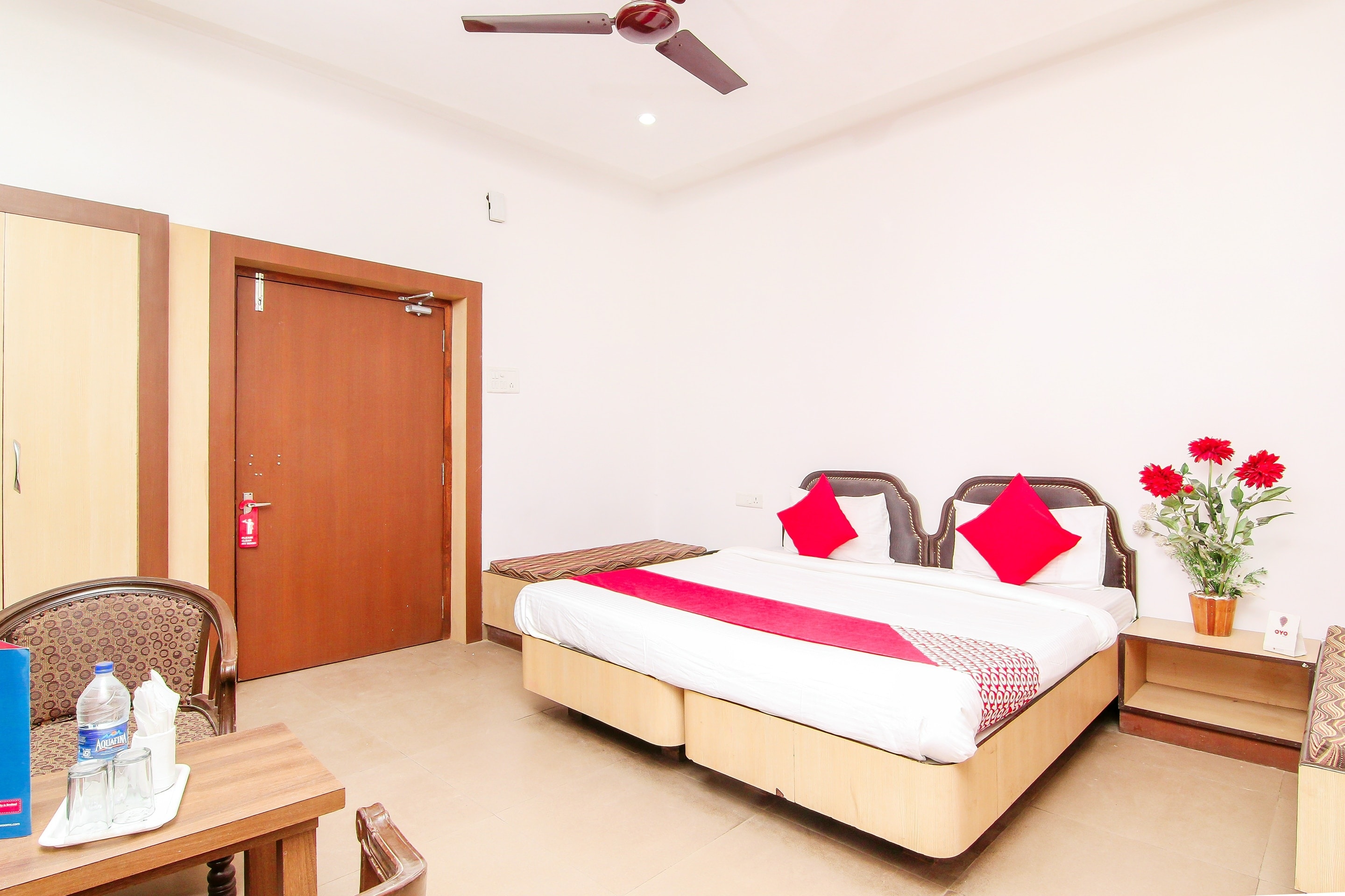 Hotel O Lukergunj Holidays - Tap to explore photos