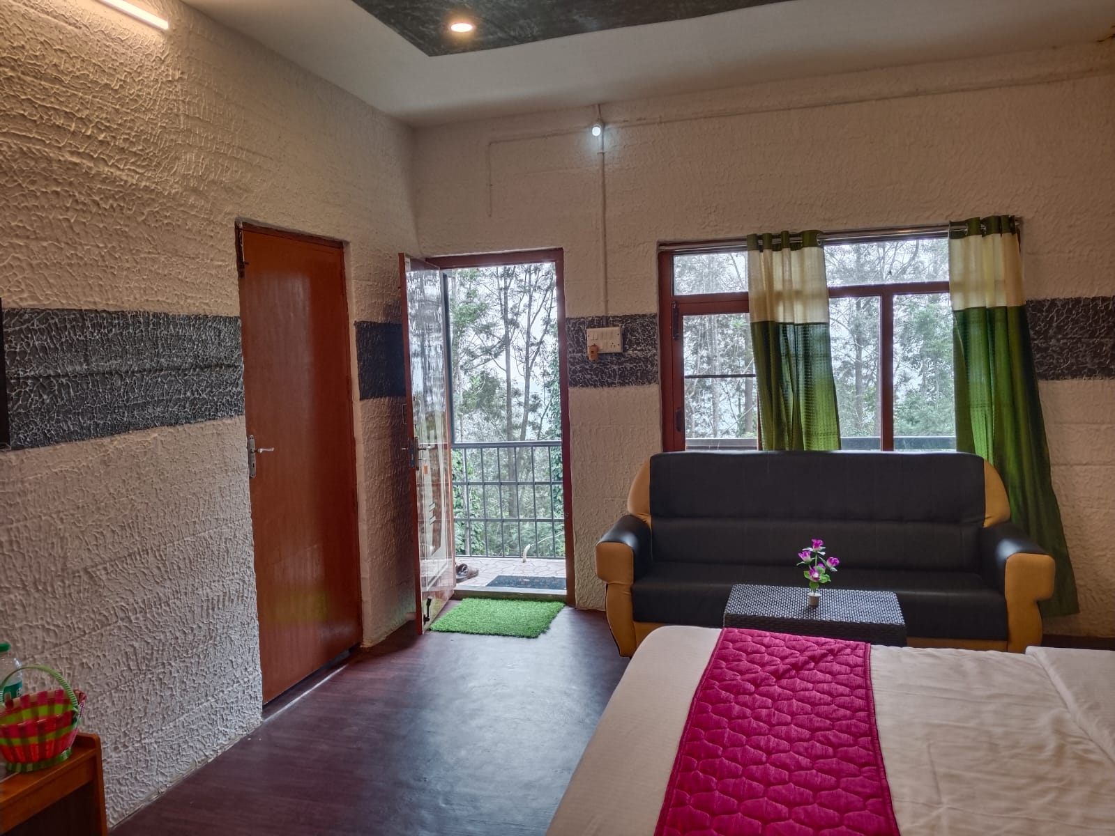 Cholai Resorts and Hotels - Tap to explore photos