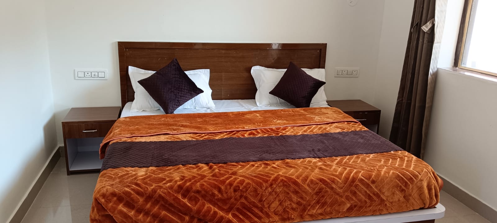 Hotel Gunj the garden and restaurant - Tap to explore photos