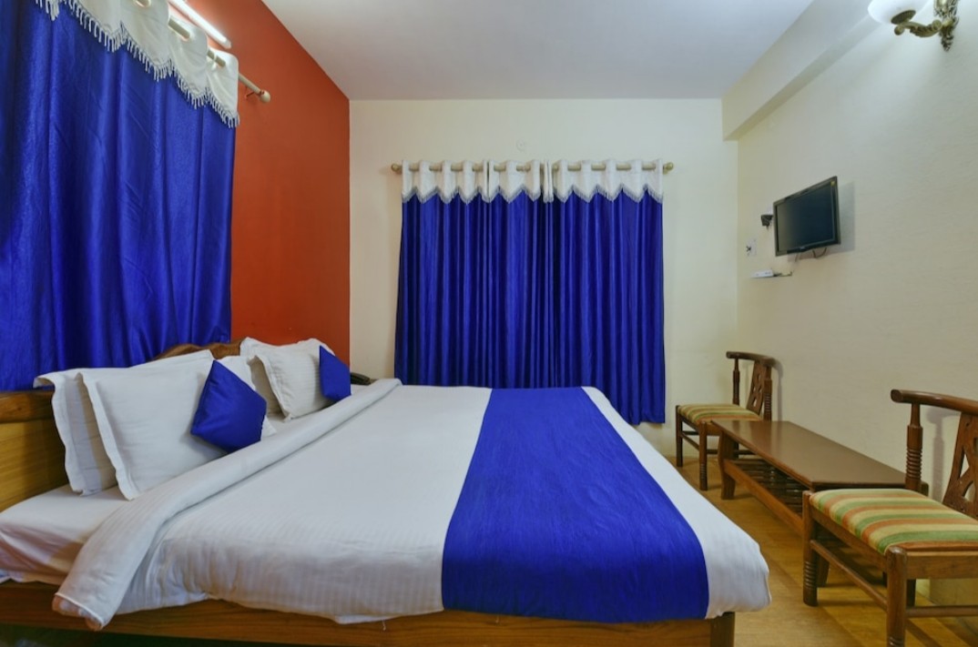 Chinar Guest House (500m Walk from Mall Road) - Tap to explore photos