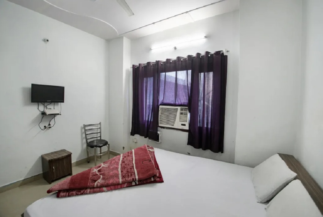 Hotel Gaur Krishna Seva Dham - Tap to explore photos