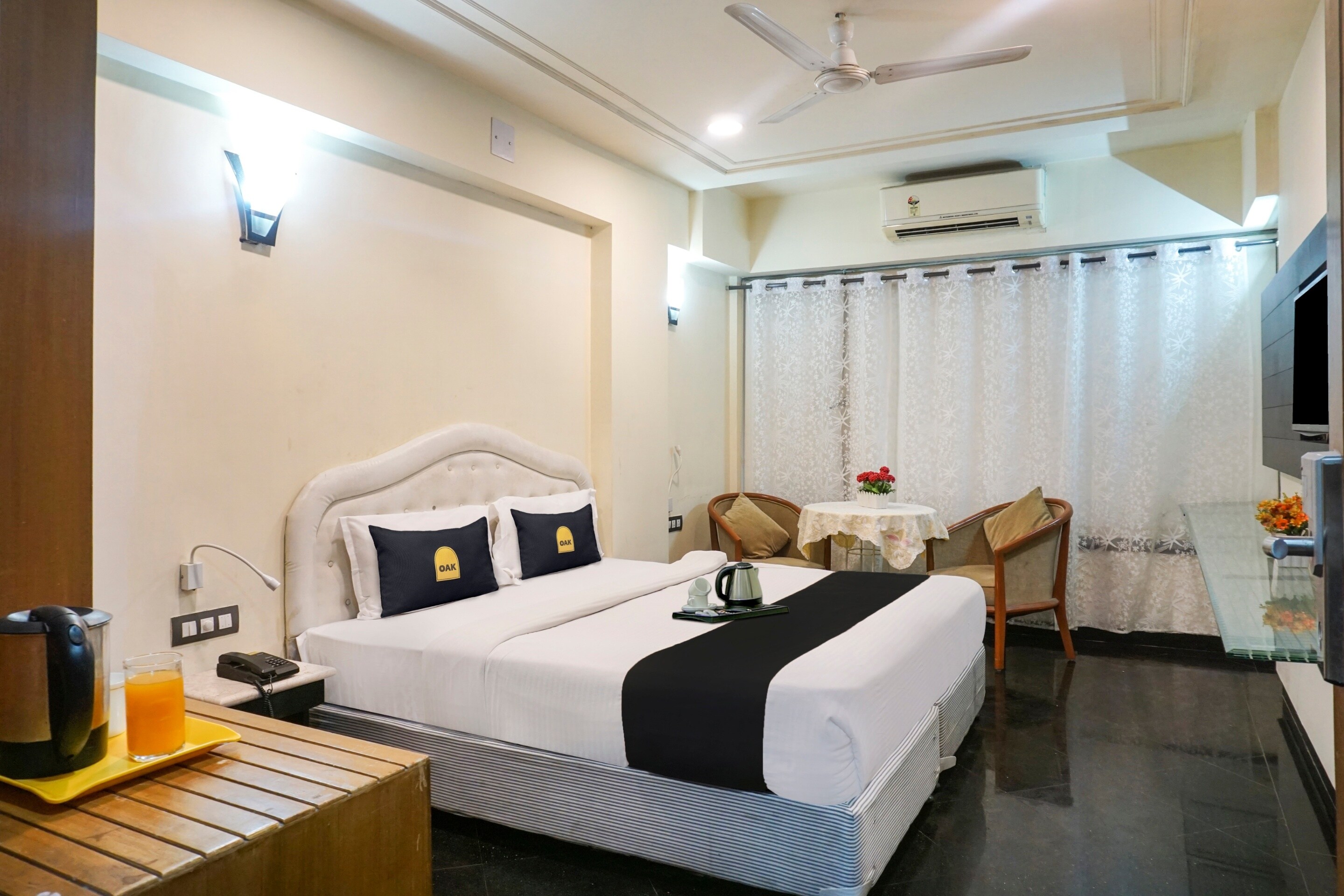 Townhouse OAK SR Hotel wakad - Tap to explore photos