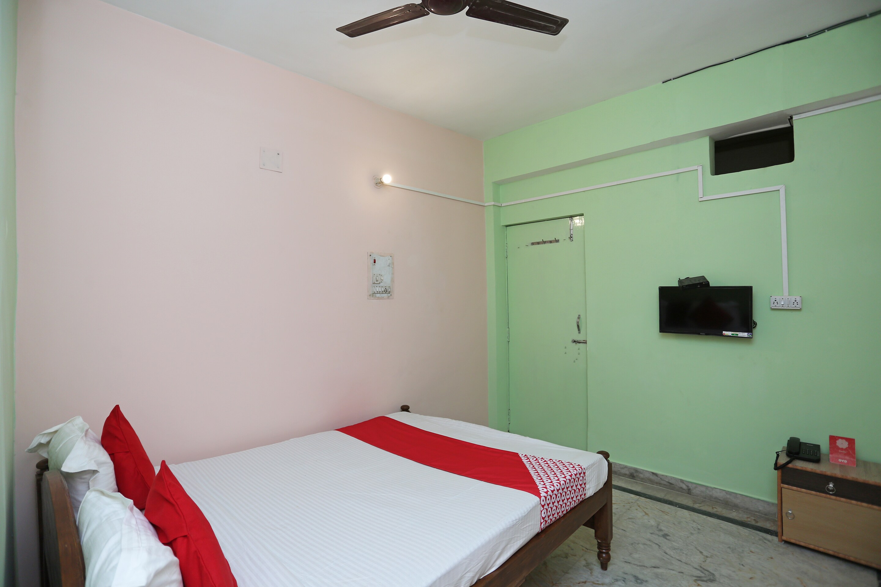 Hotel O New Urvashi - Tap to explore photos