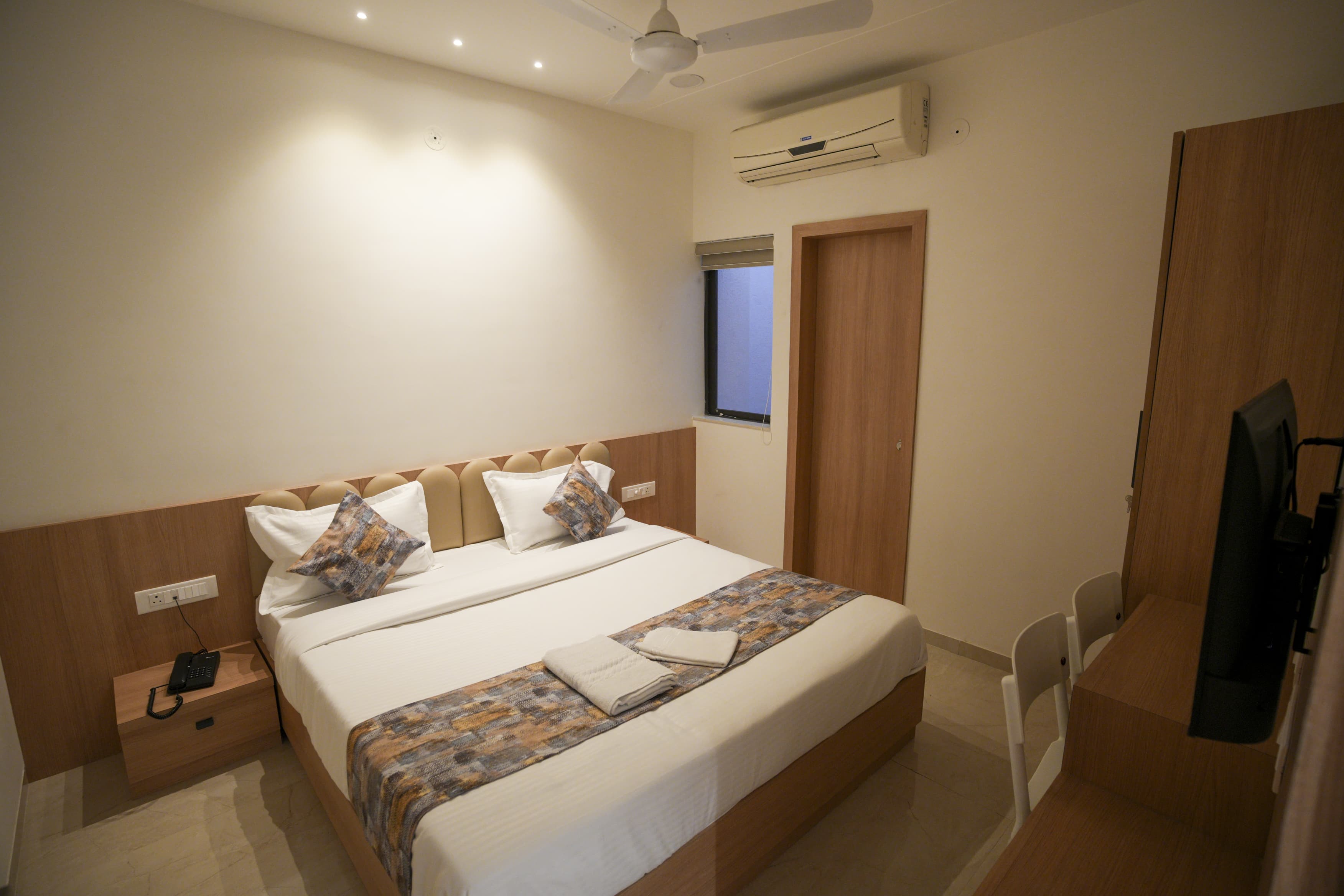 MARUTI GRAND HOTEL - Tap to explore photos