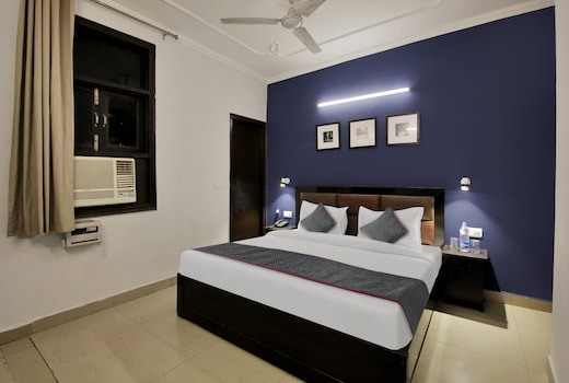 Super OYO Townhouse Saket Residency Near Saket Metro Delhi