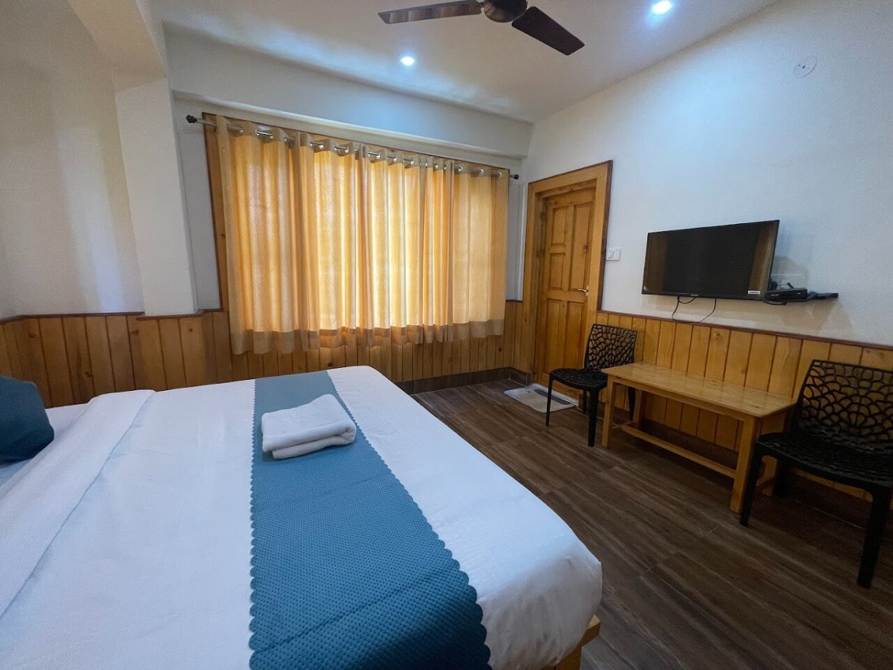 DIWAN SACHPASS GUEST HOUSE - Tap to explore photos