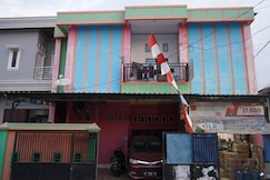 Hotel O Athirah Kost Near Permandian Wisata Istana Mappala, Maros