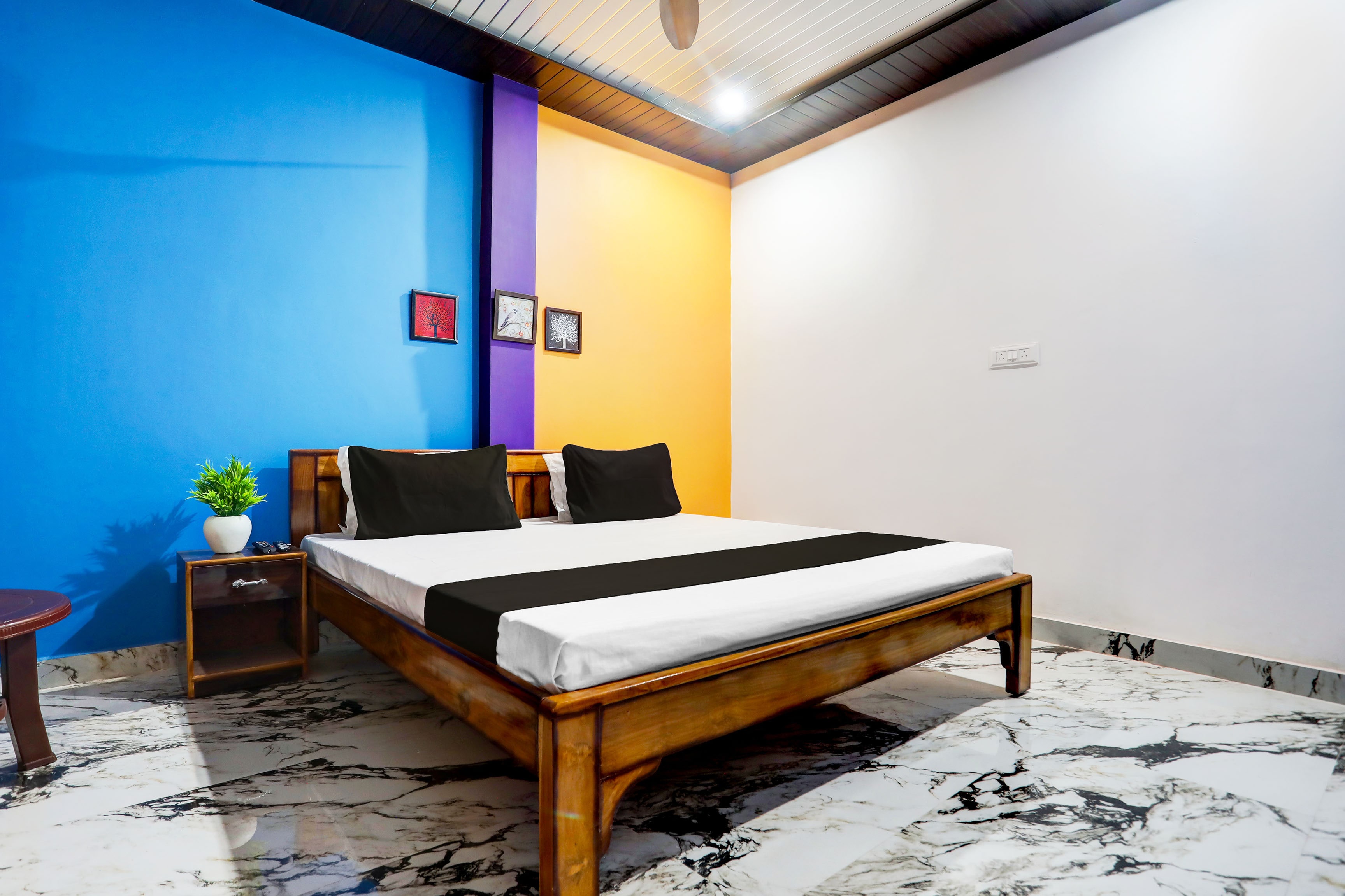 Hotel O Banaras Buddha - Tap to explore photos