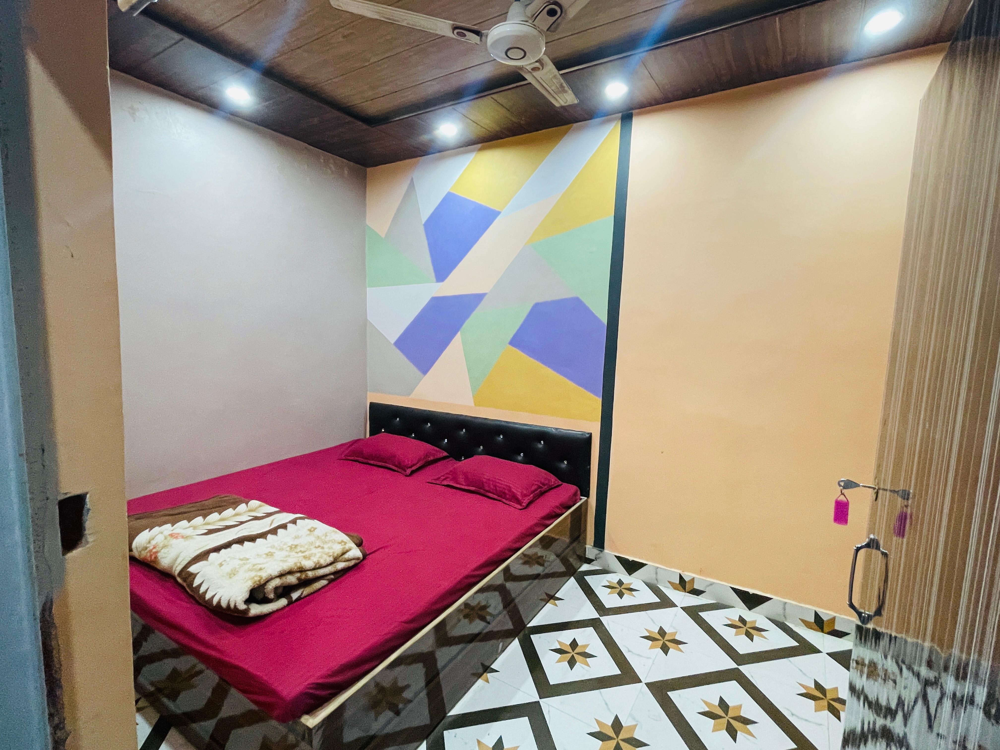 Kailash Inn Paying Guest House - Tap to explore photos
