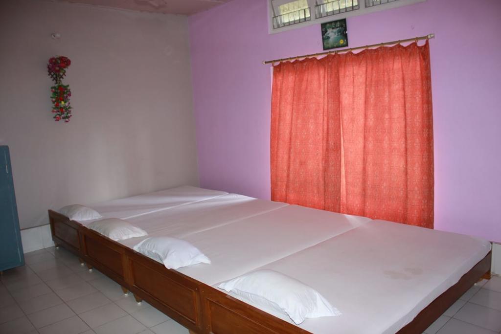 Hotel Shalimar - Tap to explore photos