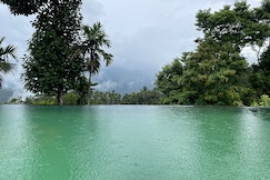 Namaha Homestay | Infinity Pool, Wayanad