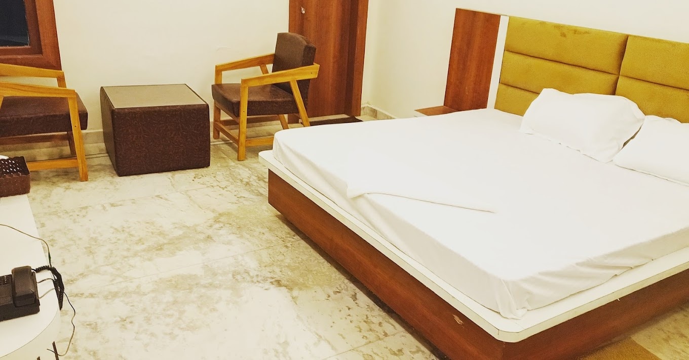 Hotel Narayan Inn - Tap to explore photos