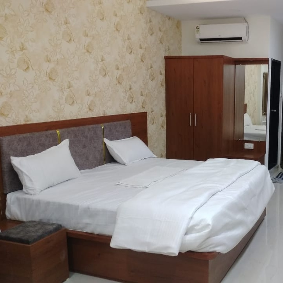 Hotel Shree Hari - Tap to explore photos